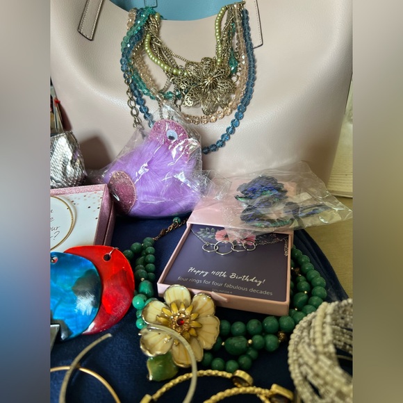 Accessory Bundle - Picture 4 of 16